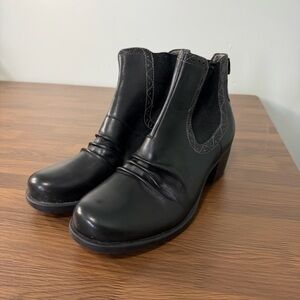 Earth Denali Aspect Black Leather Pull On Ankle Bootie Boots Size 9.5